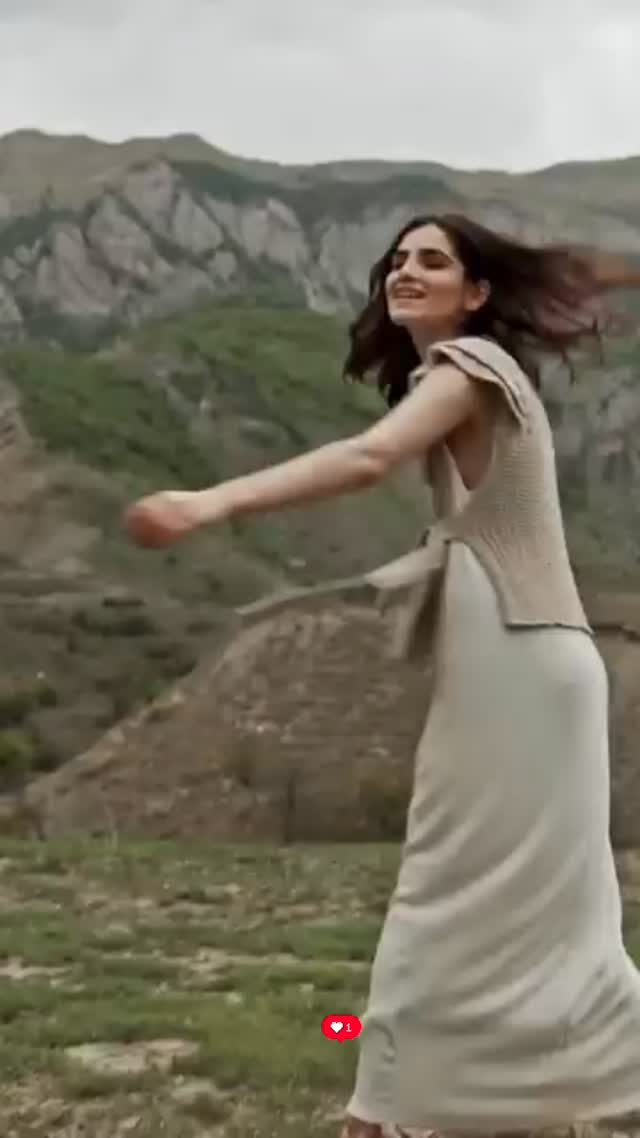 Instagram post from manupaily. This post is in position 1.