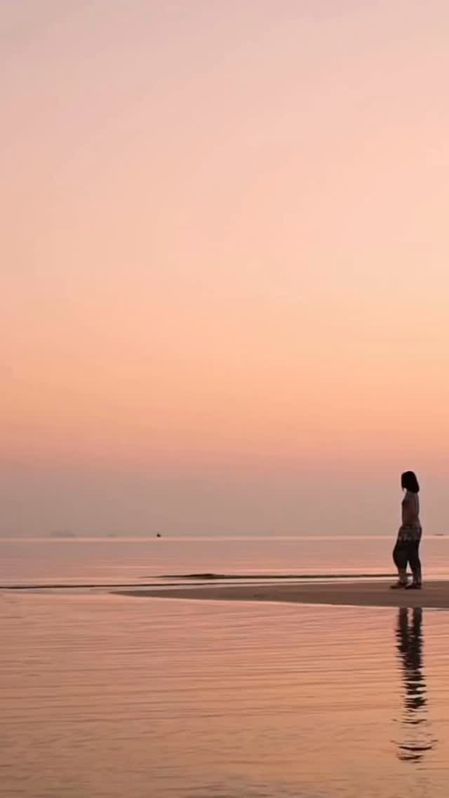 Instagram post from manupaily. This post is in position 0.