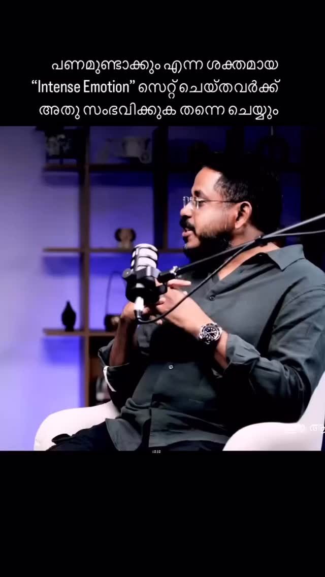 Instagram post from manupaily. This post is in position 5.